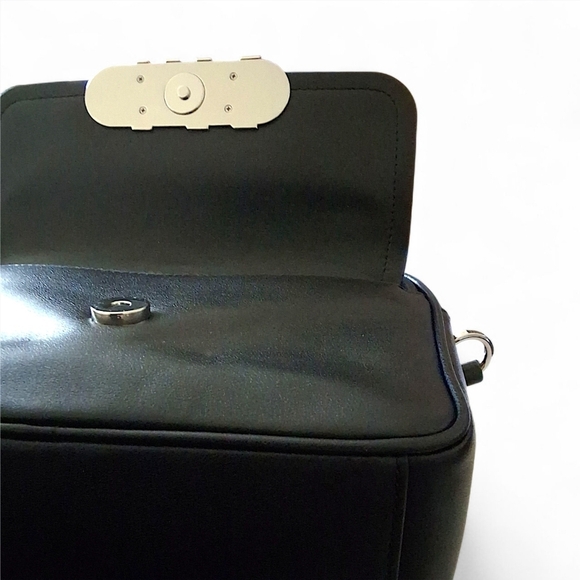 Michael Kors Manhattan Camera Crossbody - Picture 7 of 12